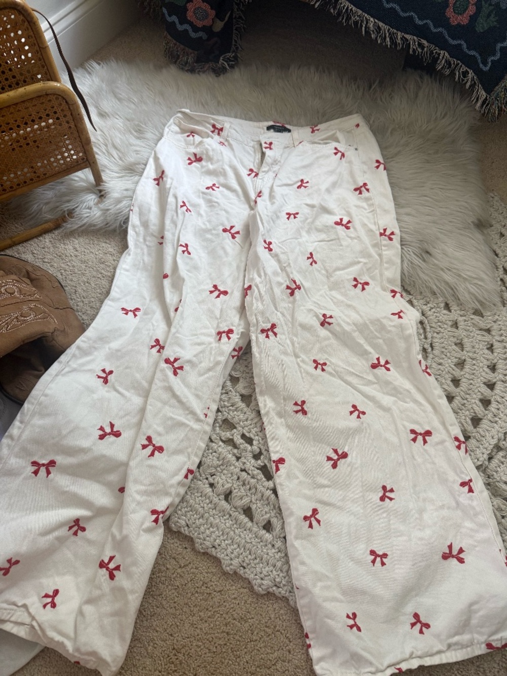 Forever 21 White Wide Leg Jeans XL High Waisted Red Bow Embroidery